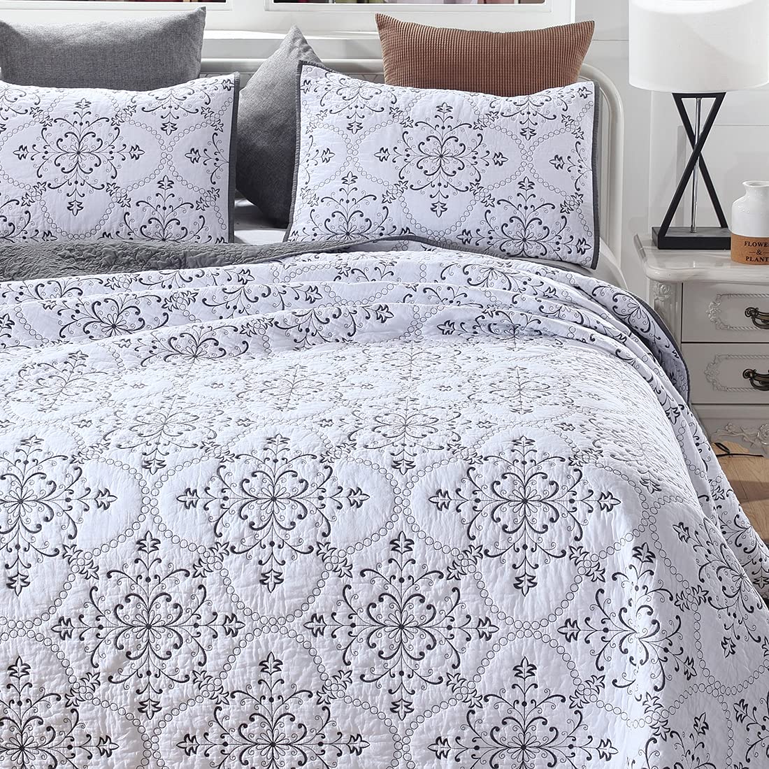 3 Piece Embroidered Floral Quilt Sets Oversize Queen 100% Cotton Quilted Bedspread Reversible Soft Lightweight