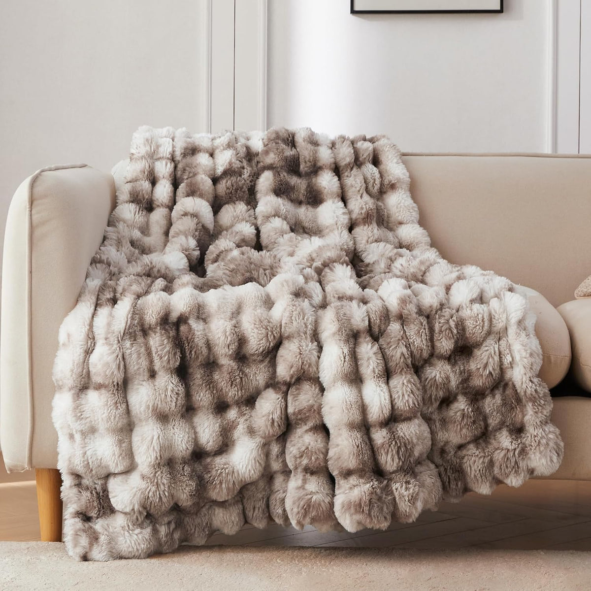Faux Fur Throw Blanket for Couch, Cozy Soft and Fuzzy Plush Rabbit Fur Bubble Blanket for Sofa Bedroom Living Room