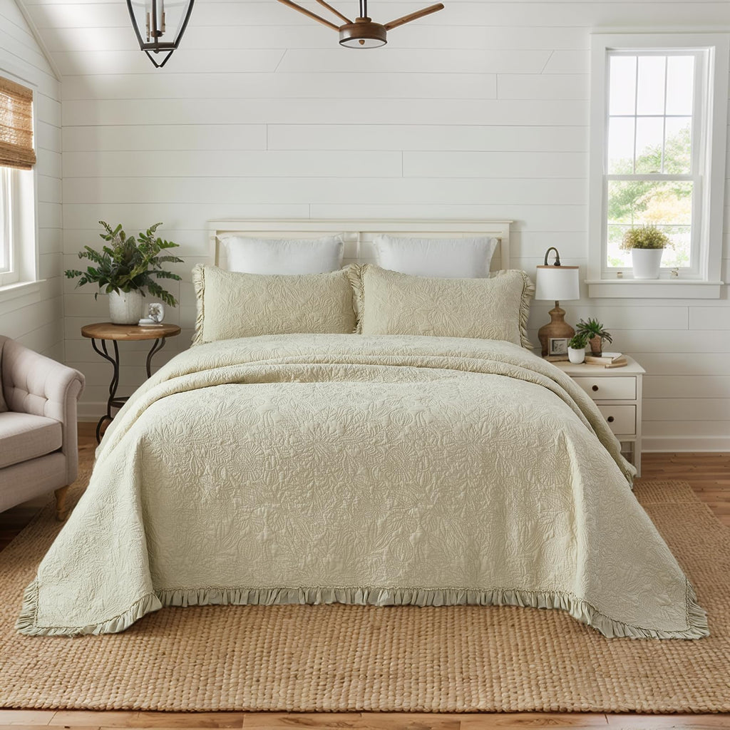 Beige Floral Quilt Set Cotton Ruffled Edge Quilt 3-Piece