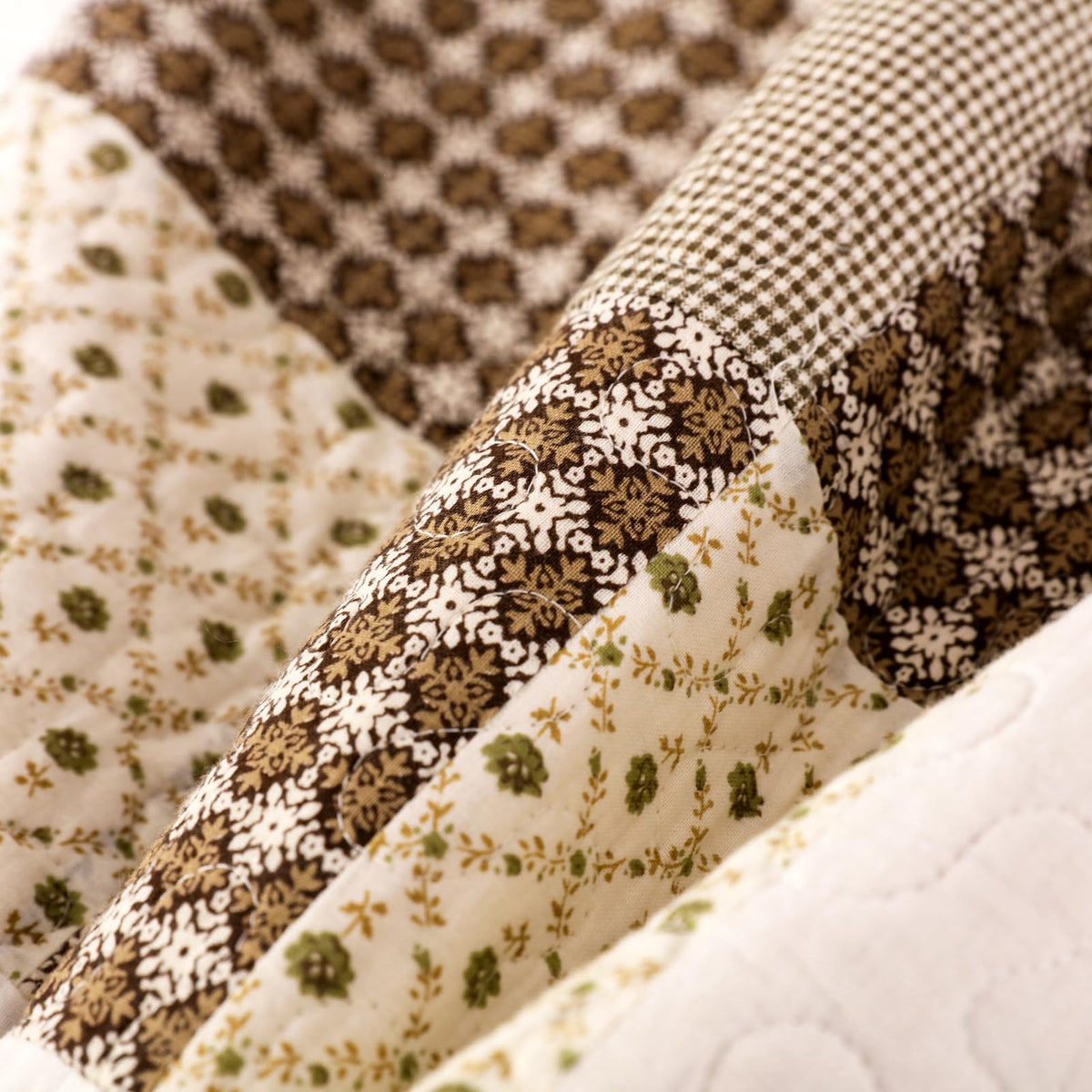 Oversized Bedspread Patchwork Quilt Set (110x118 Inch)