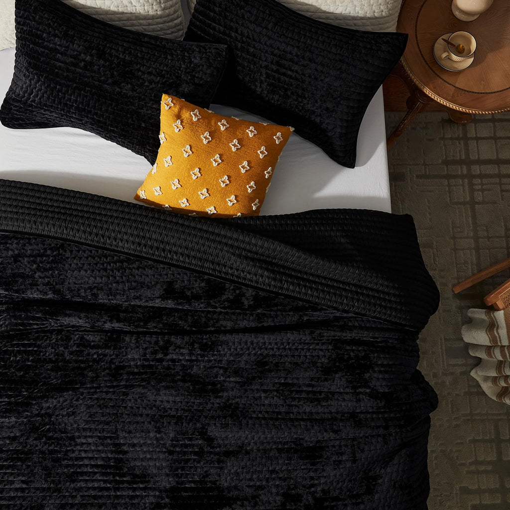 Luxury Velvet Quilt Set 106''x118'', Ultra-Soft Striped Channel Comforter with Exquisite Rice