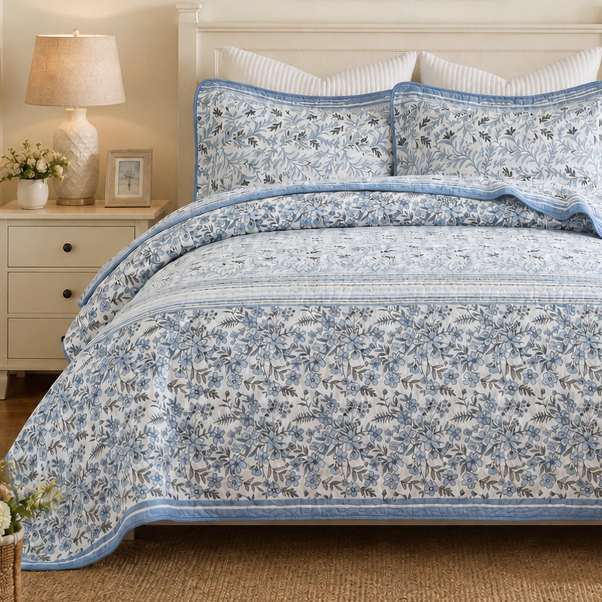 Blue White Toile Quilt, 3-Piece Cotton Bedspread with Shams