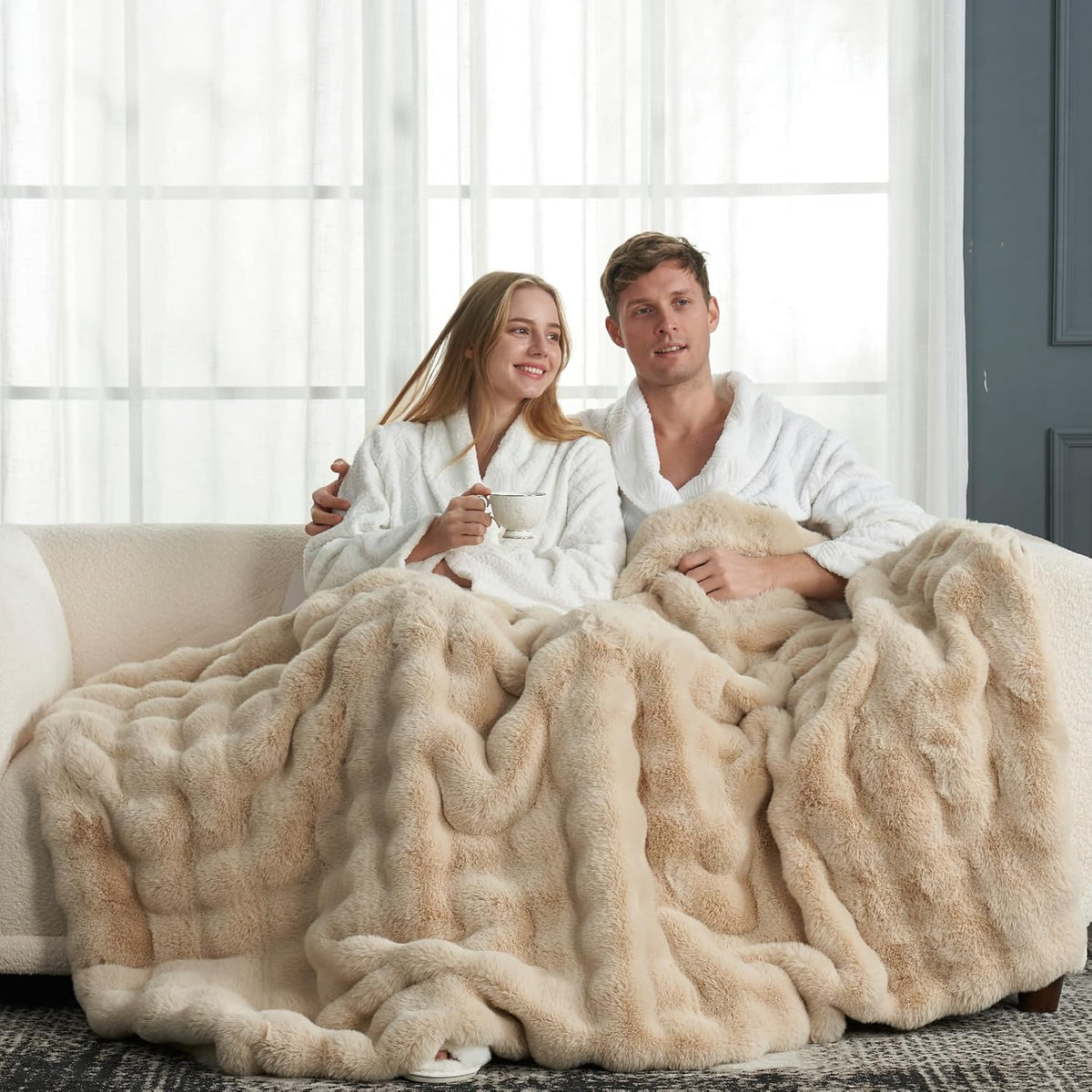 Faux Fur Throw Blanket for Couch, Fuzzy Soft Plush Thick Bubble Blanket for Sofa Bedroom Living Room, 60 * 80 Inches