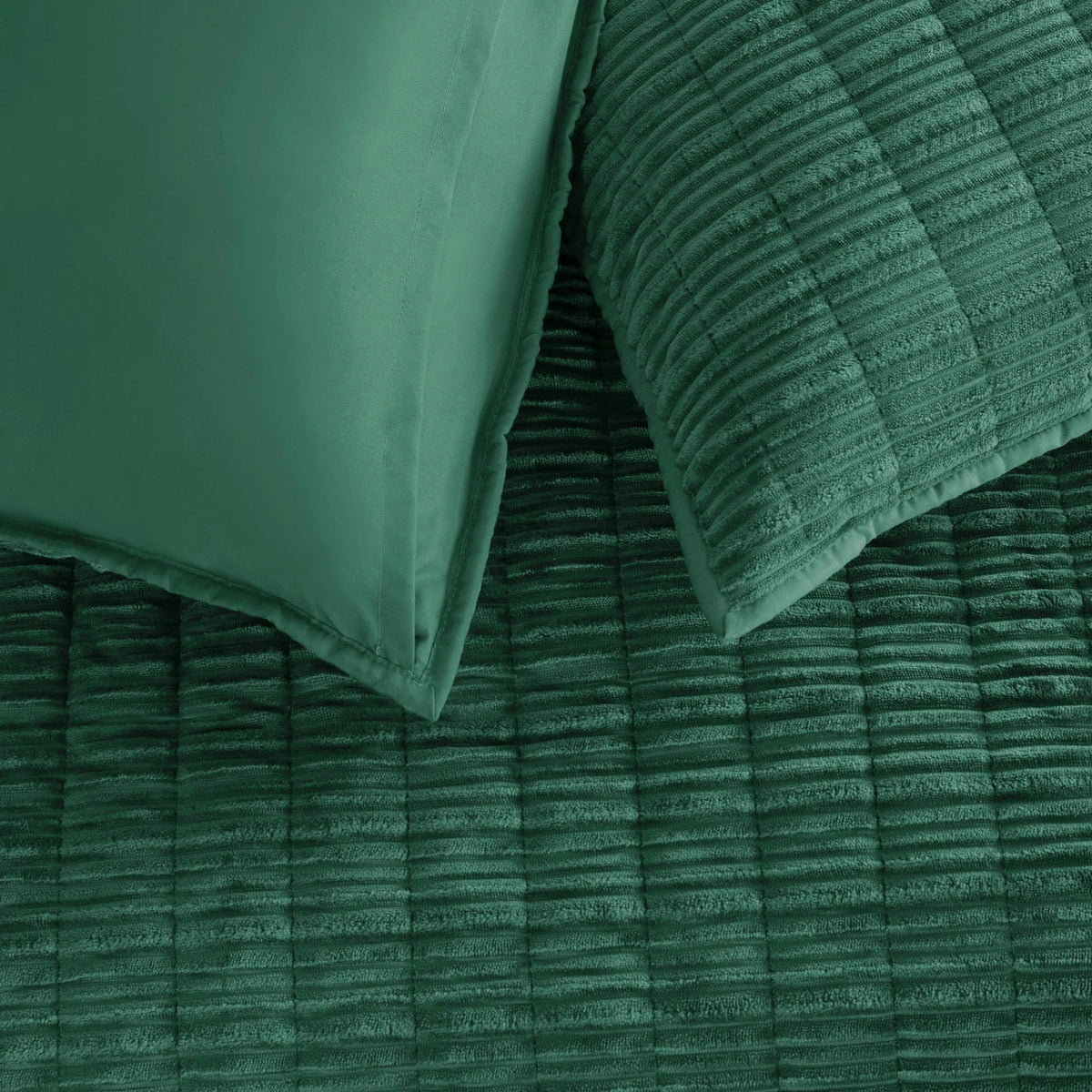 Corduroy Texture Hunter Green Quilt Set - Hypoallergenic Skin-Friendly Soft Plush Velvety Touch Bedspread
