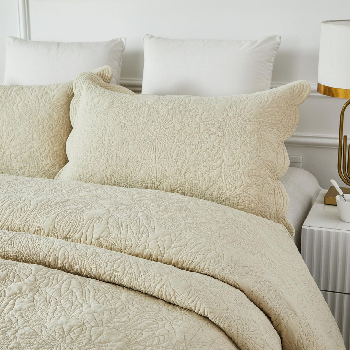 Beige Quilts Cotton Queen Size Bedspreads Elegant Botanical Matelasse Coverlet Luxury Scalloped Quilts