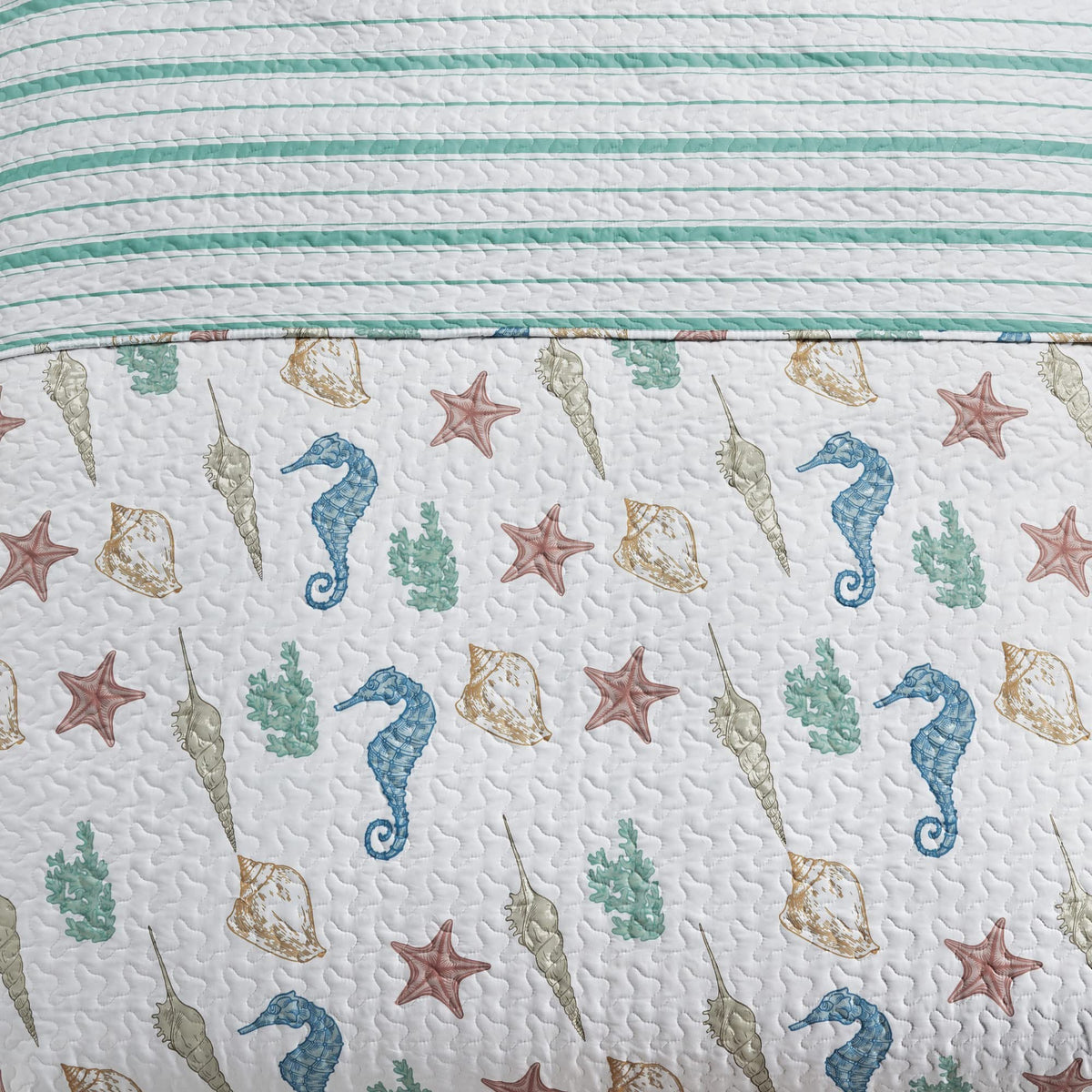 3-Piece Size Coastal Quilt Set with Shams | Reversible Lightweight Summer Bedspread | White and Green