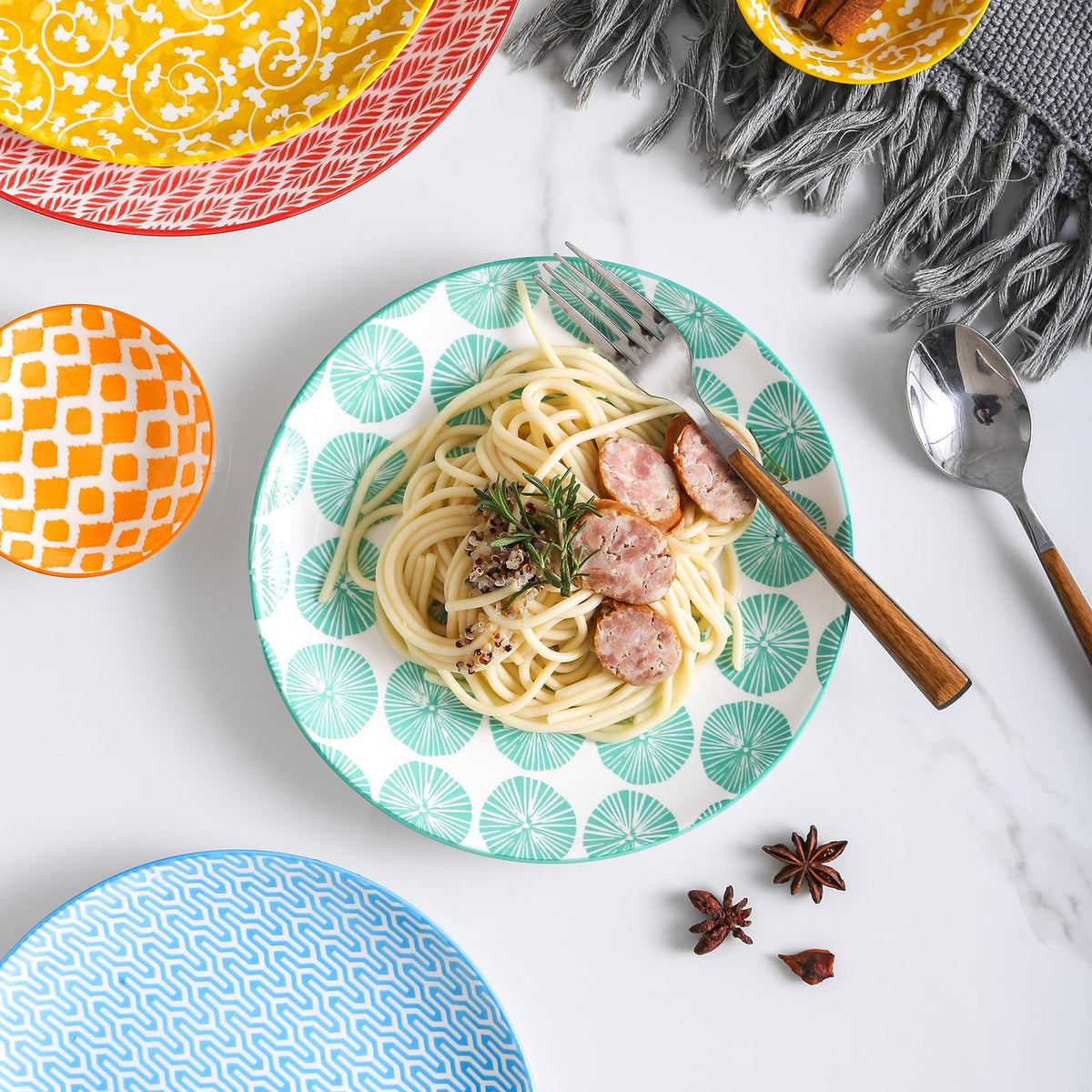 Ceramic Dinnerware Sets for 6, 18 Pieces Plates and Bowls Set, Scratch Resistant Dishes Set, Dishwasher&Microwave
