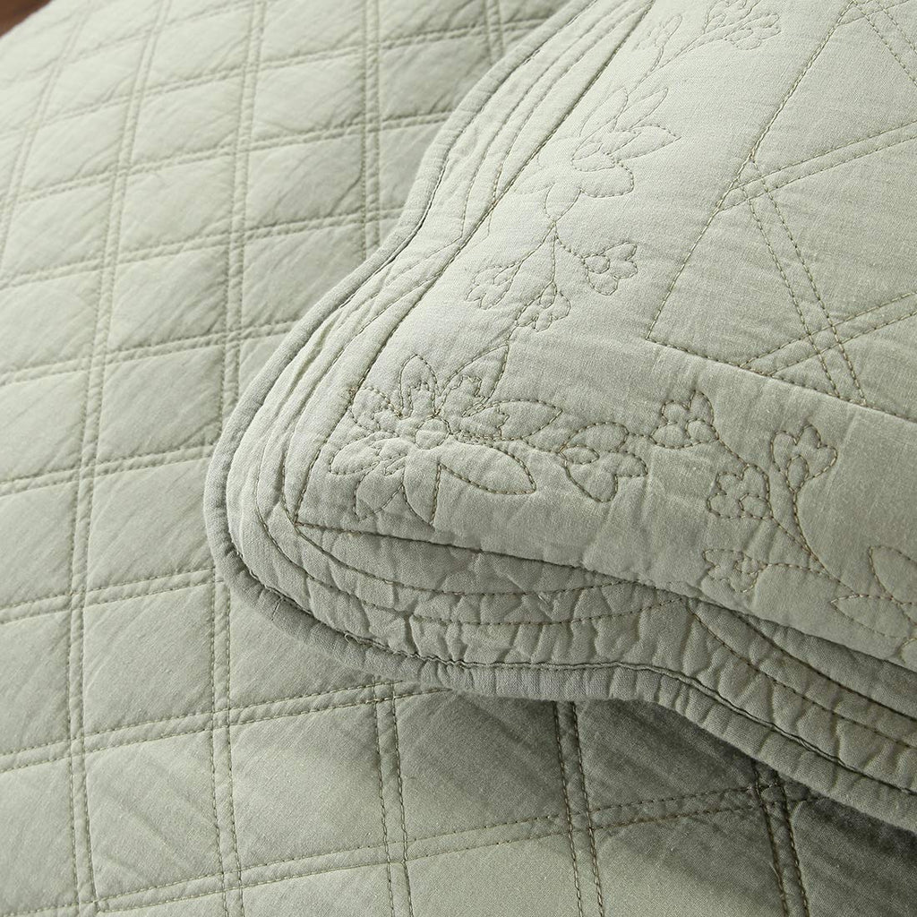 100% Cotton Floral Embroidered Quilt Set 3-Piece Oversize Reversible Diamond Pattern Quilted Bedspread