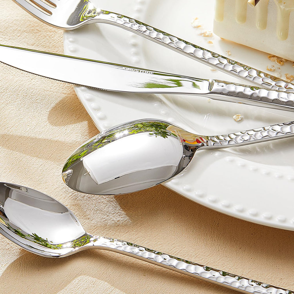 24 Piece Silverware Set with Steak Knives for 4,18/10 Stainless Steel