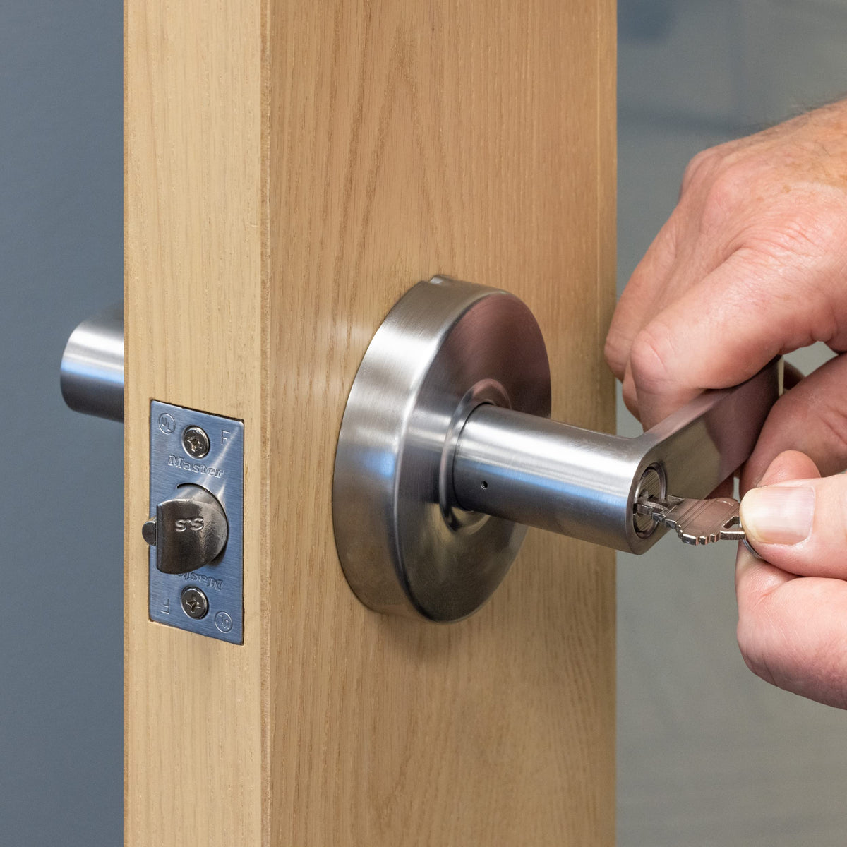 Keyed Entry Door Lock, Commercial Grade Chrome Lever SLCHKE26D
