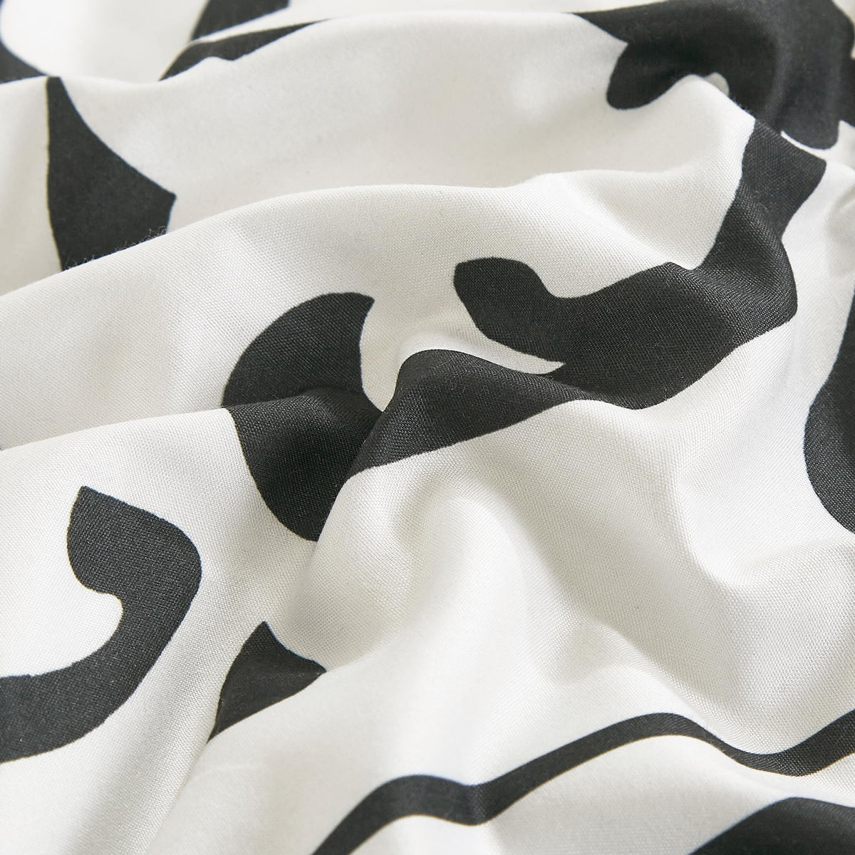 10-Piece Ivory & Black Comforter Set with Sheet Set, Geometric Damask Bed in a Bag