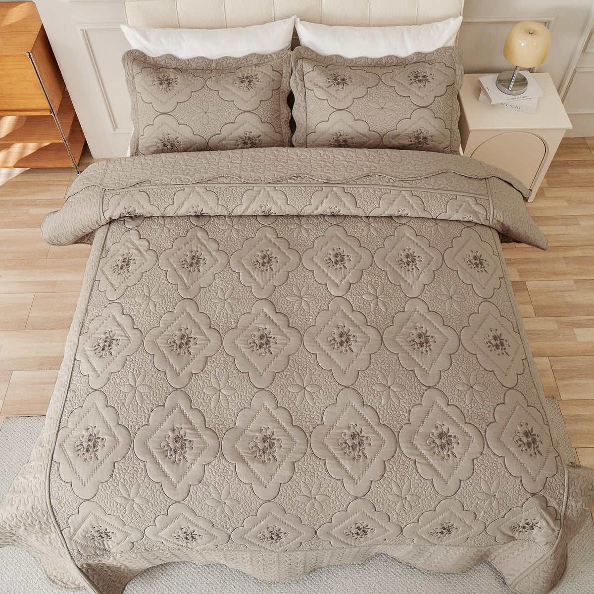 Floral Embroidery Quilt Set, 3 Pieces Quilt Bedding Set, Classic Diamond Pattern Quilts, Ultra Soft Lightweight