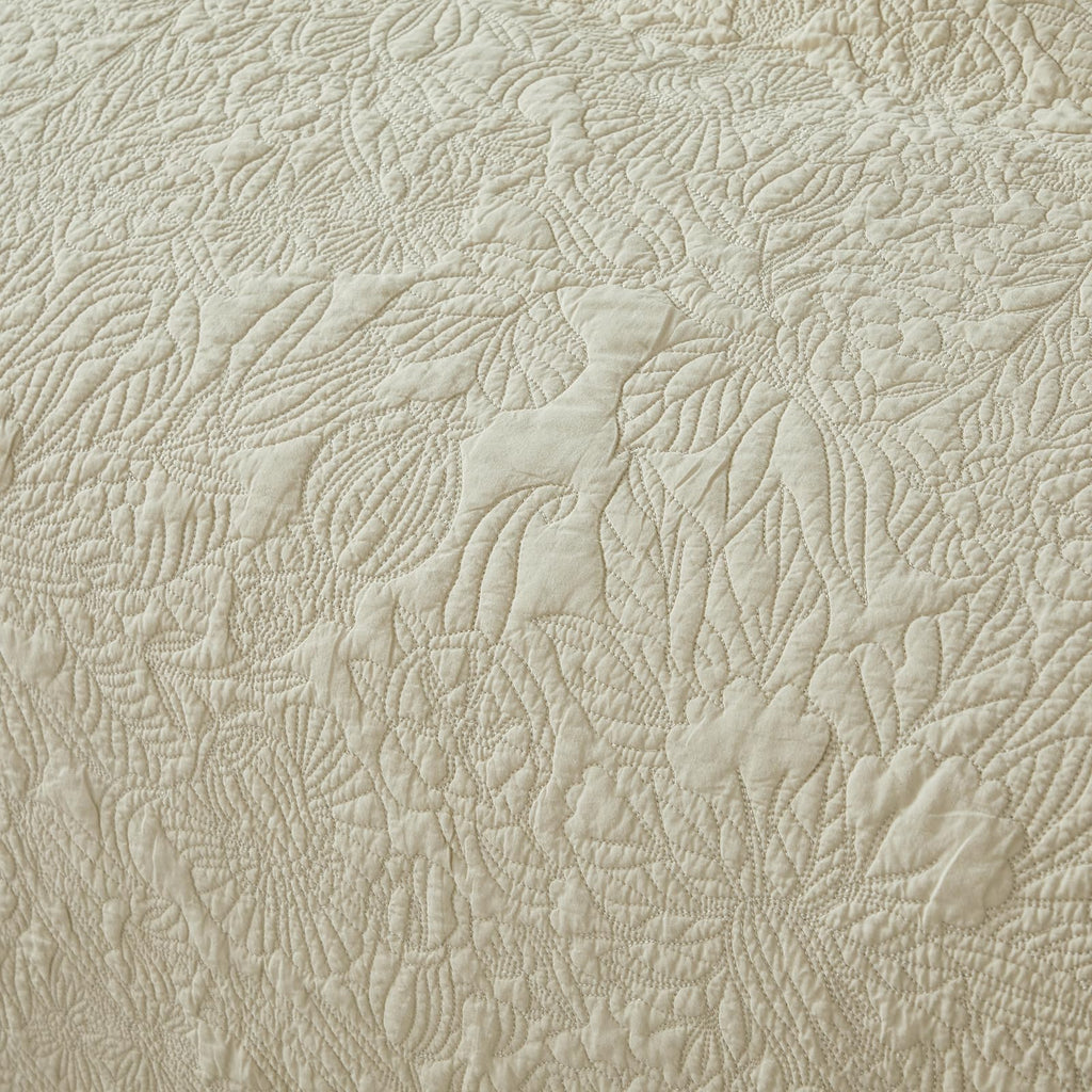Beige Floral Quilt Set Cotton Ruffled Edge Quilt 3-Piece