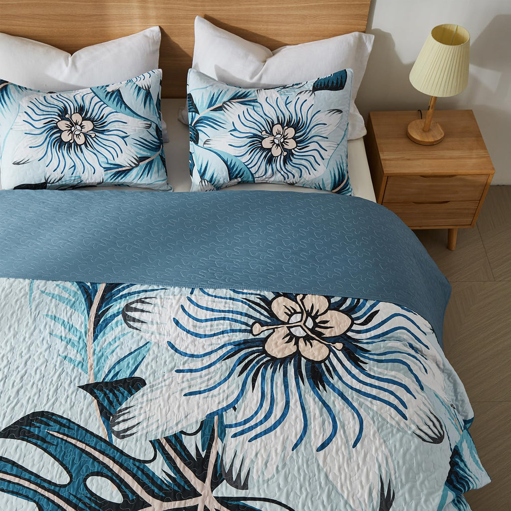 Quilt Bedding Set, White Green Botanical Pattern Light Blue Quilt Set