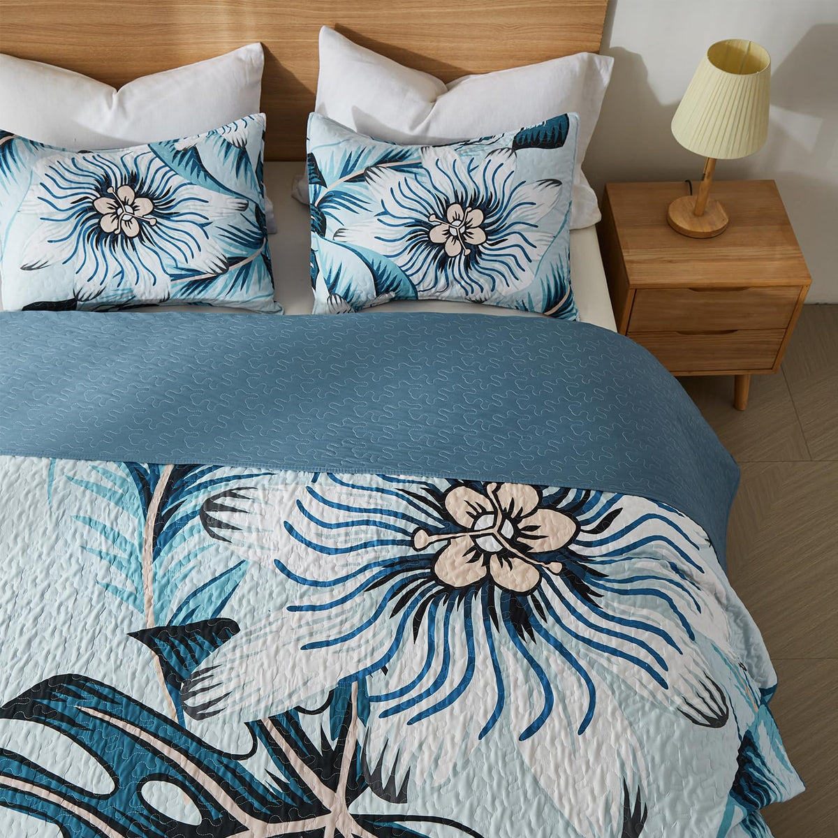 Quilt Bedding Set, White Green Botanical Pattern Light Blue Quilt Set, 3 Piece Lightweight Soft Summer