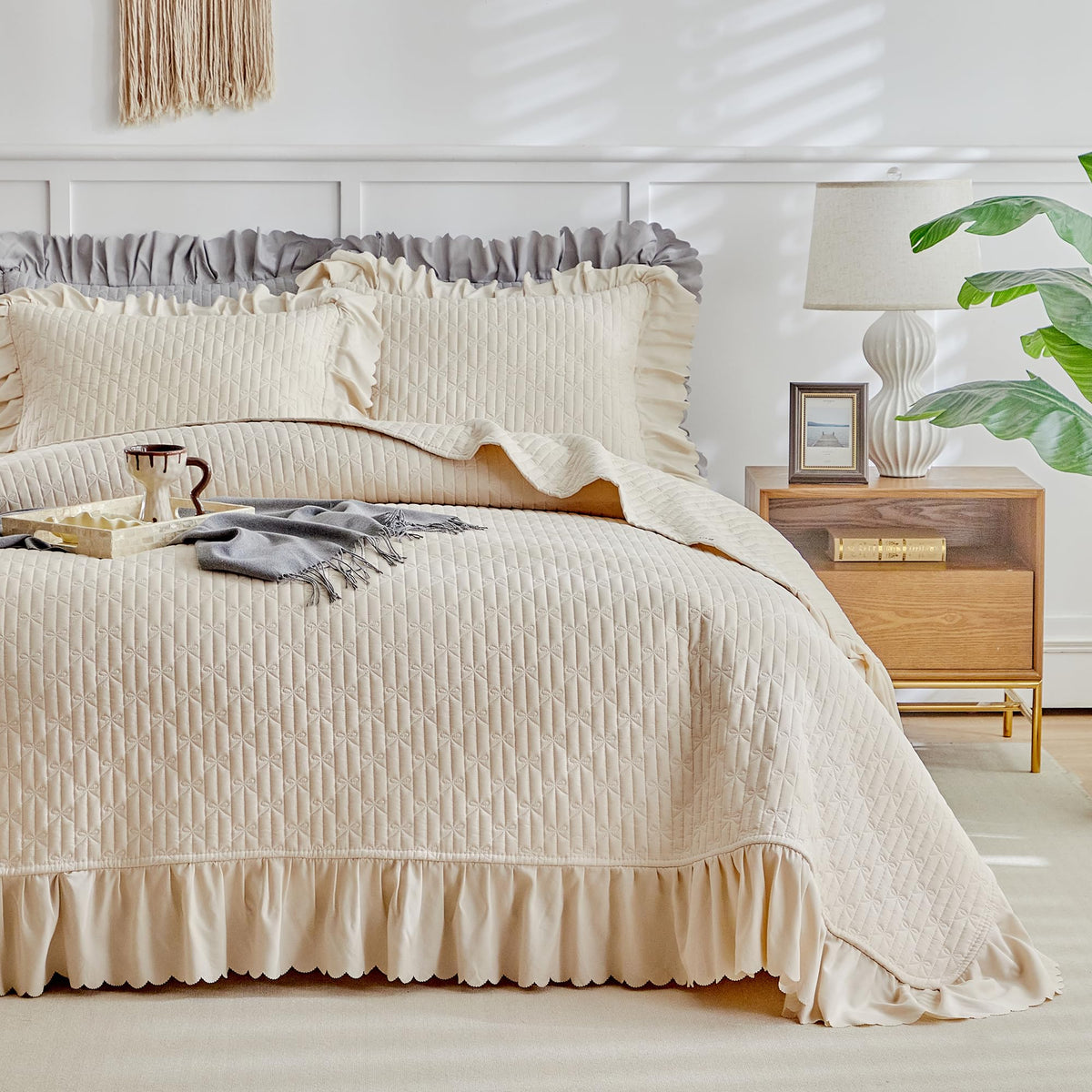 Ruffled Quilt Bedding Set 96 * 108 in - 3 Pieces Solid Shabby Chic Farmhouse Ruffles Rustic Coverlet