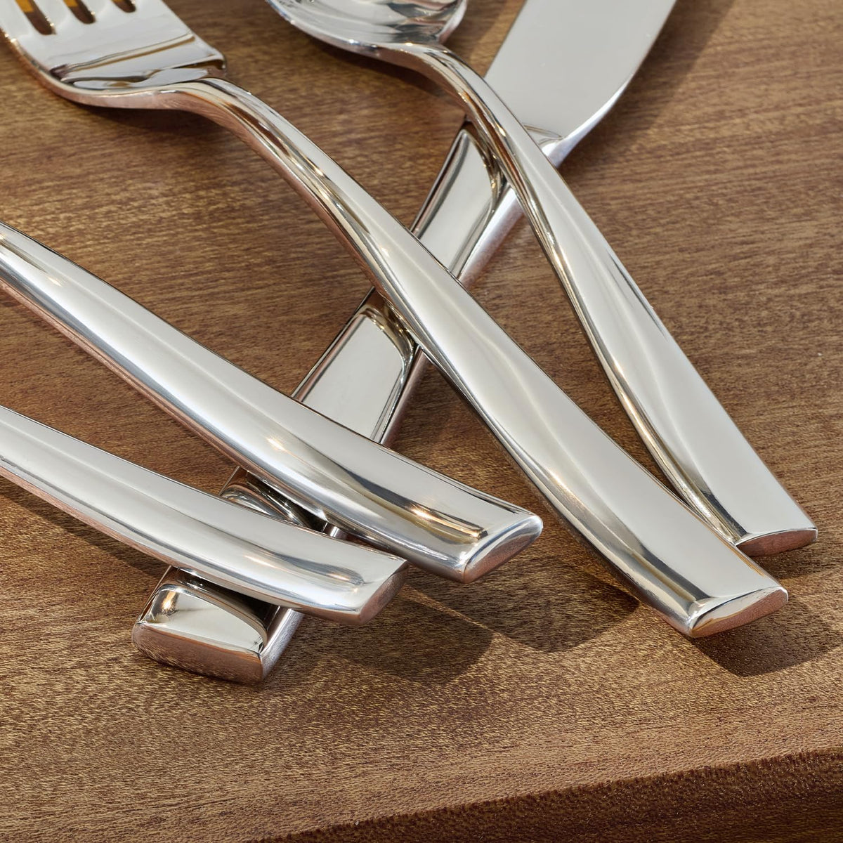 Flatware Set for 6, 30-Piece Stainless Steel Utensil Set with Forks, Knives, Spoons, Dishwasher Safe Silverware Set