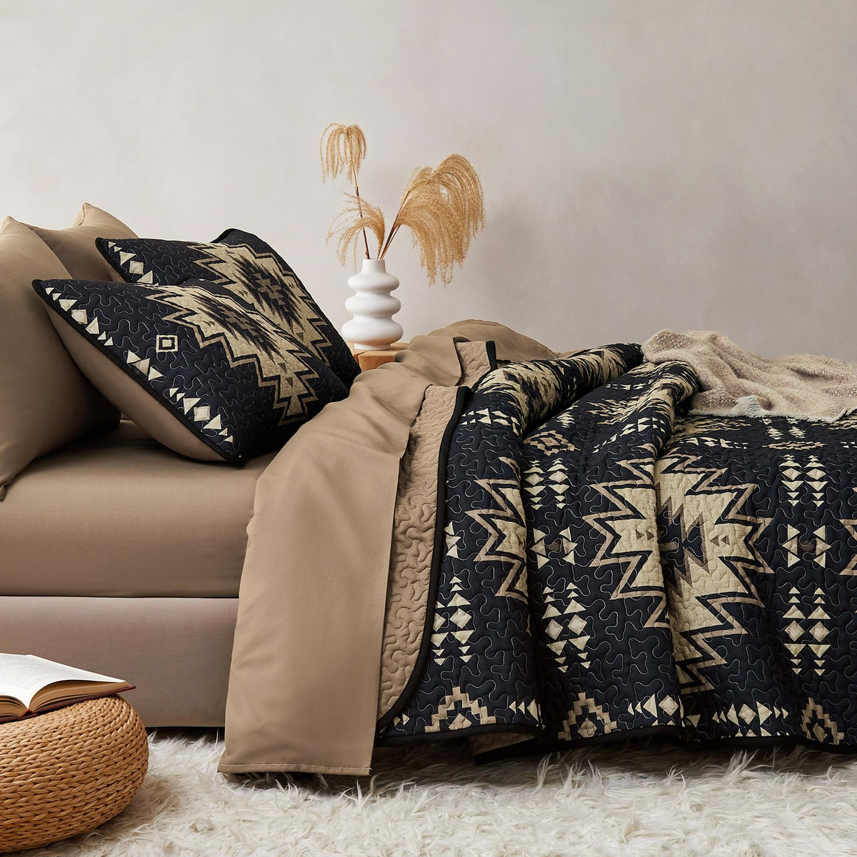 Quilt Set, Southwestern Rustic Farmhouse Style with Aztec Geometric Pattern, Reversible Lightweight Bedspread