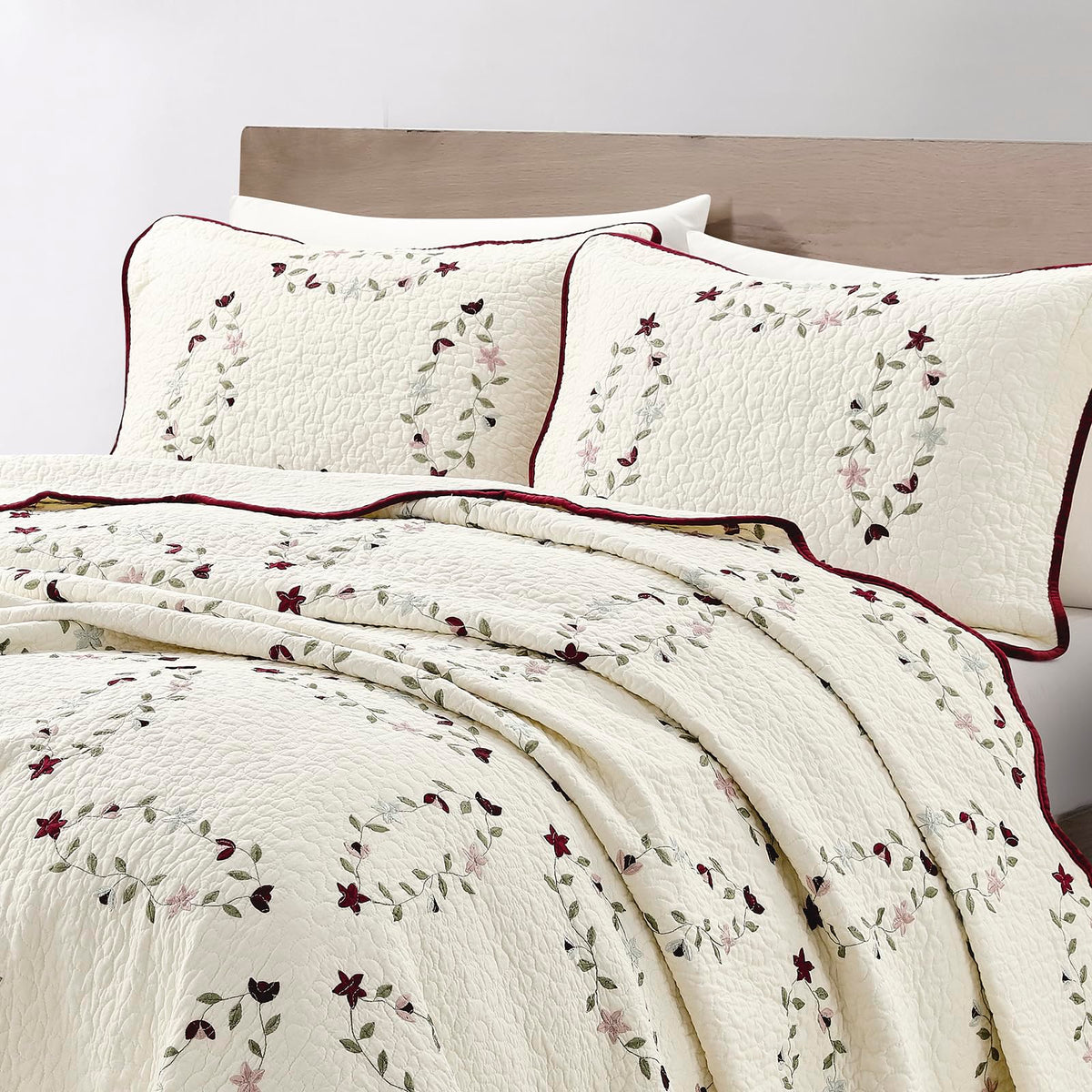 Embroidery Quilt Set, Cotton Material and Filling, with Tranditional Embroidery Patten, 3 Pieces Queen Set, Prewashed