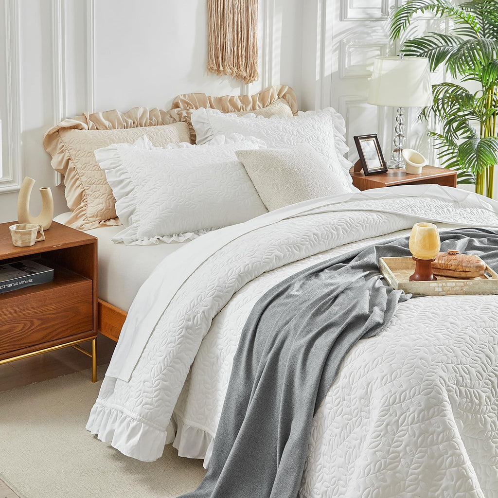 Oversized Ruffled Quilt Set 96 * 108in Solid Shabby Chic Farmhouse Ruffles 3PC Quilted Bedding Rustic