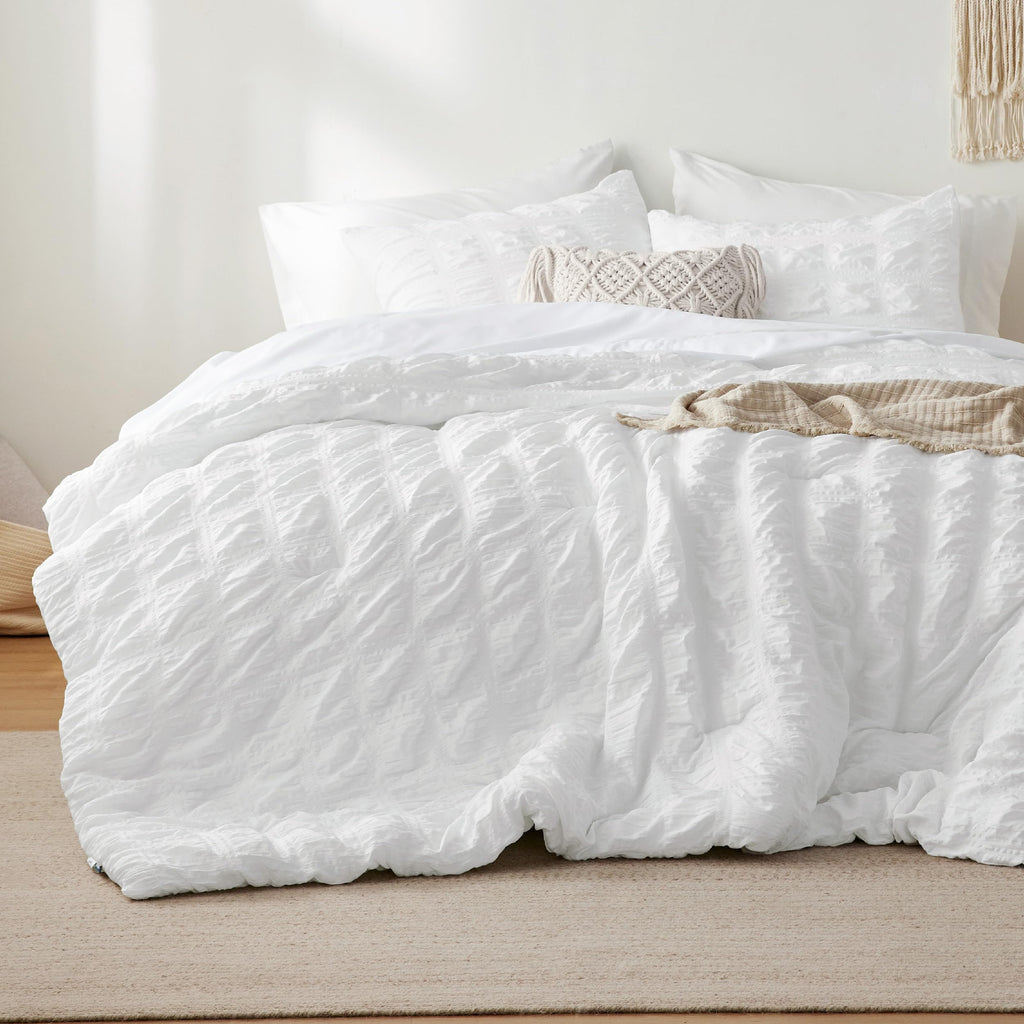 White Comforter Seersucker Bed in a Bag 7Pcs Soft Lightweight