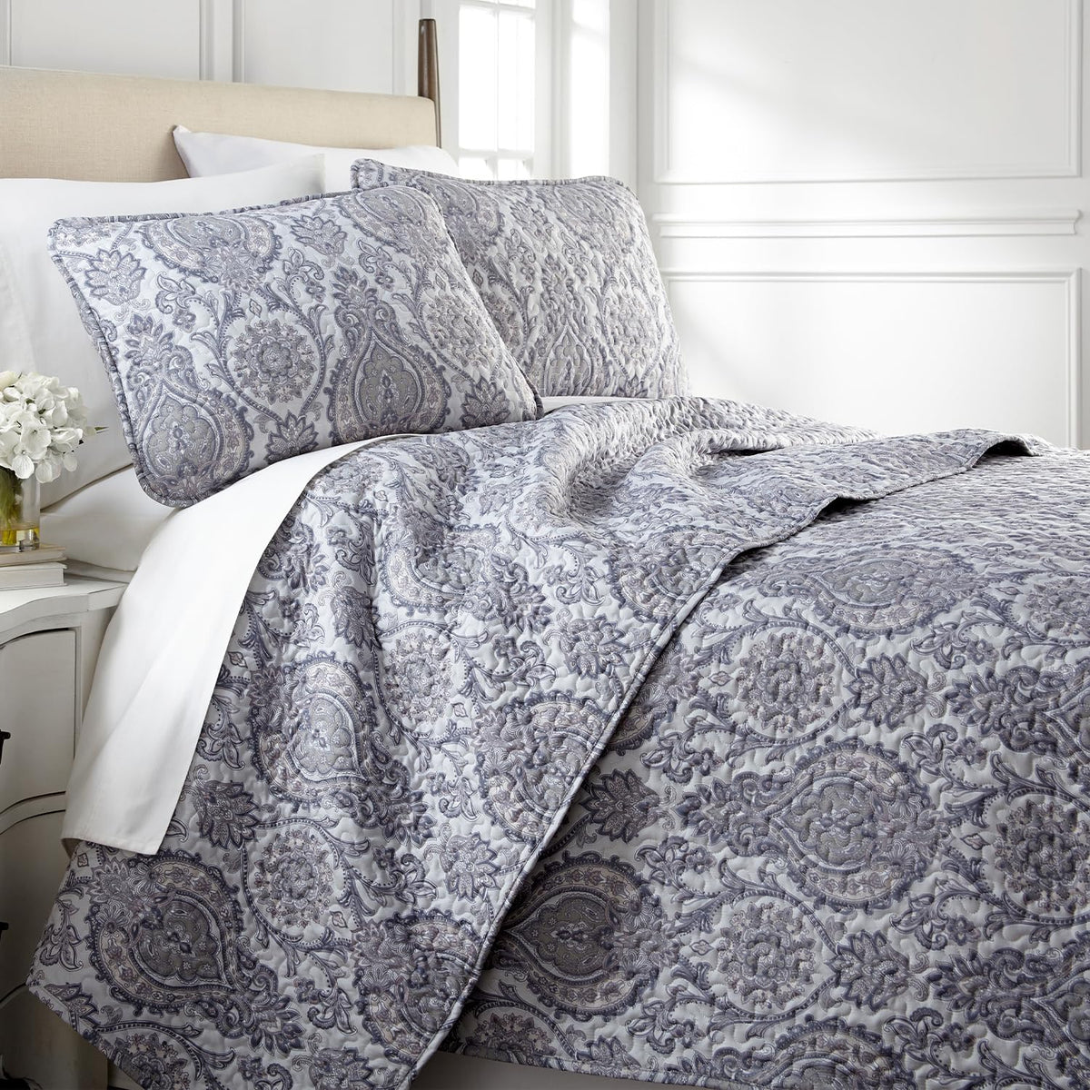 Extra Wide King Quilt Bedding Set with 2 Quilted Pillow Shams, Grey Paisley