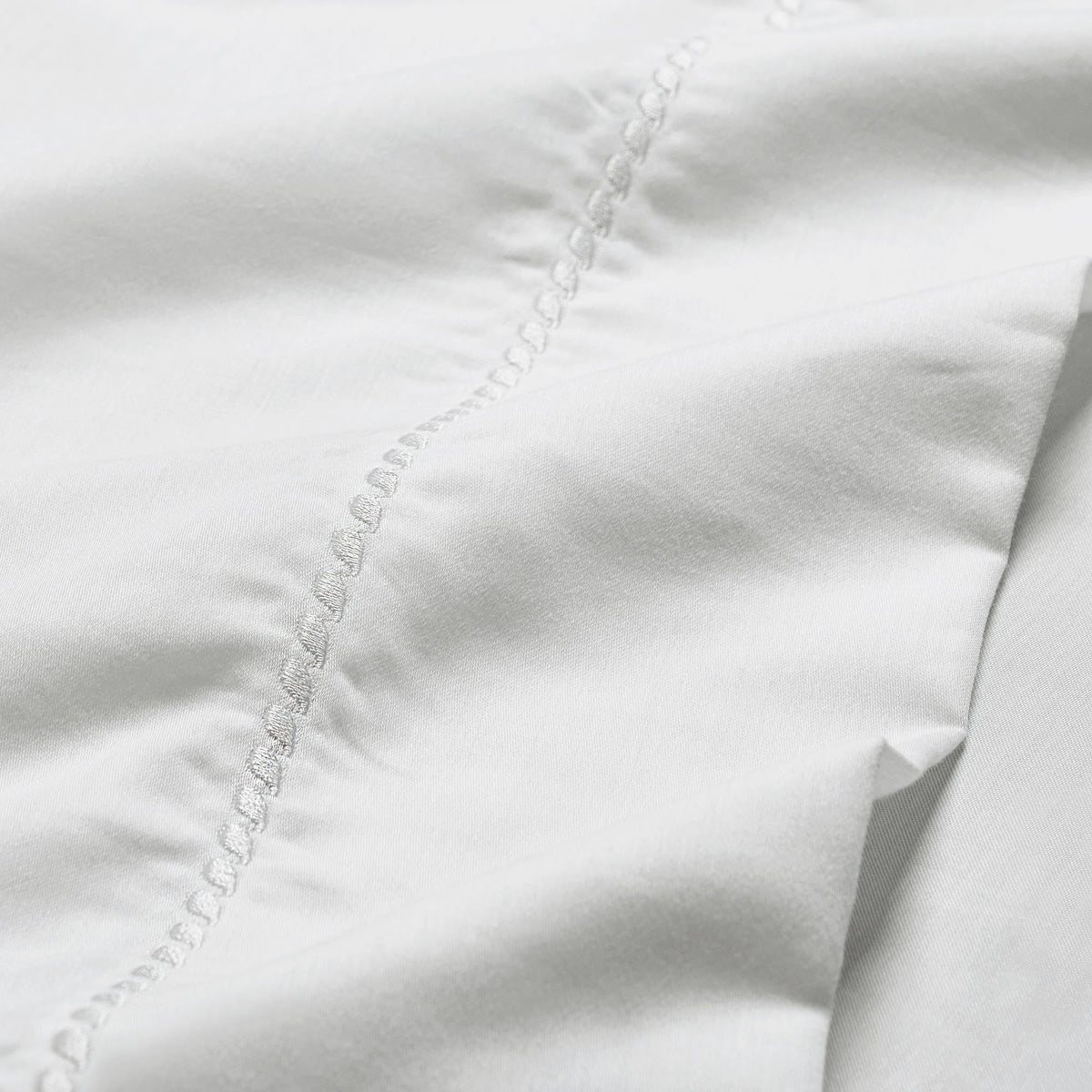 Cotton Blend 600 TC Embroidered Hem Bed Sheets, White