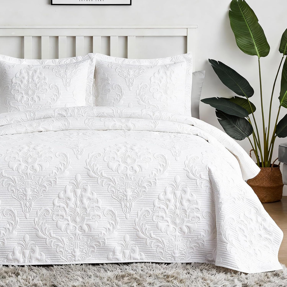 White Quilt - Ultrasonic Summer Bedspread, Soft Lightweight Coverlet Bedding Set, 3 Pieces (1 Quilt, 2 Pillowcases)
