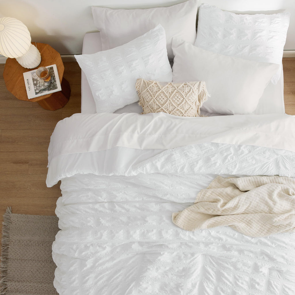 White Comforter Seersucker Bed in a Bag 7Pcs Soft Lightweight
