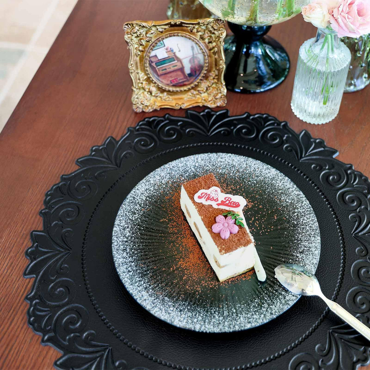 Round Faux Leather Placemats Set of 6, Dining Table Mats, Black