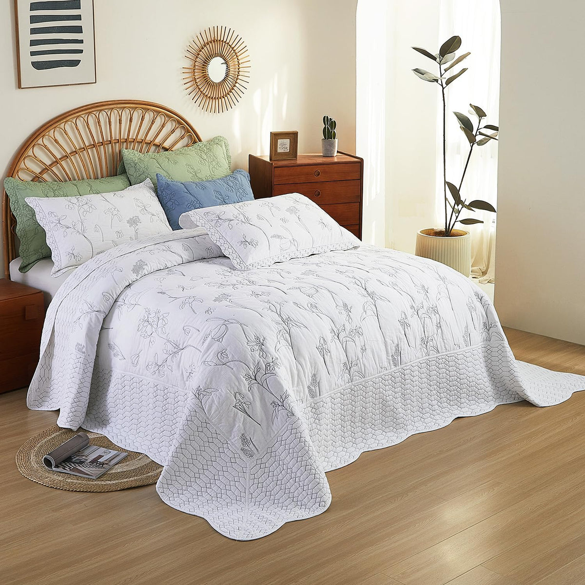 100% Cotton Bedspread, 3 Pieces Floral Pattern Stitching Quilt Oversized Embroidery Bedding
