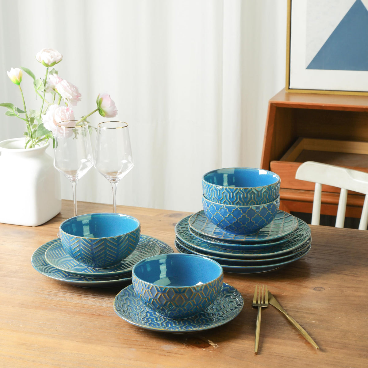 Ceramic Dinnerware Sets for 4, 16 Pieces Embossed Plates and Bowls Sets, Scratch Resistant Dish Set, Microwave, Oven