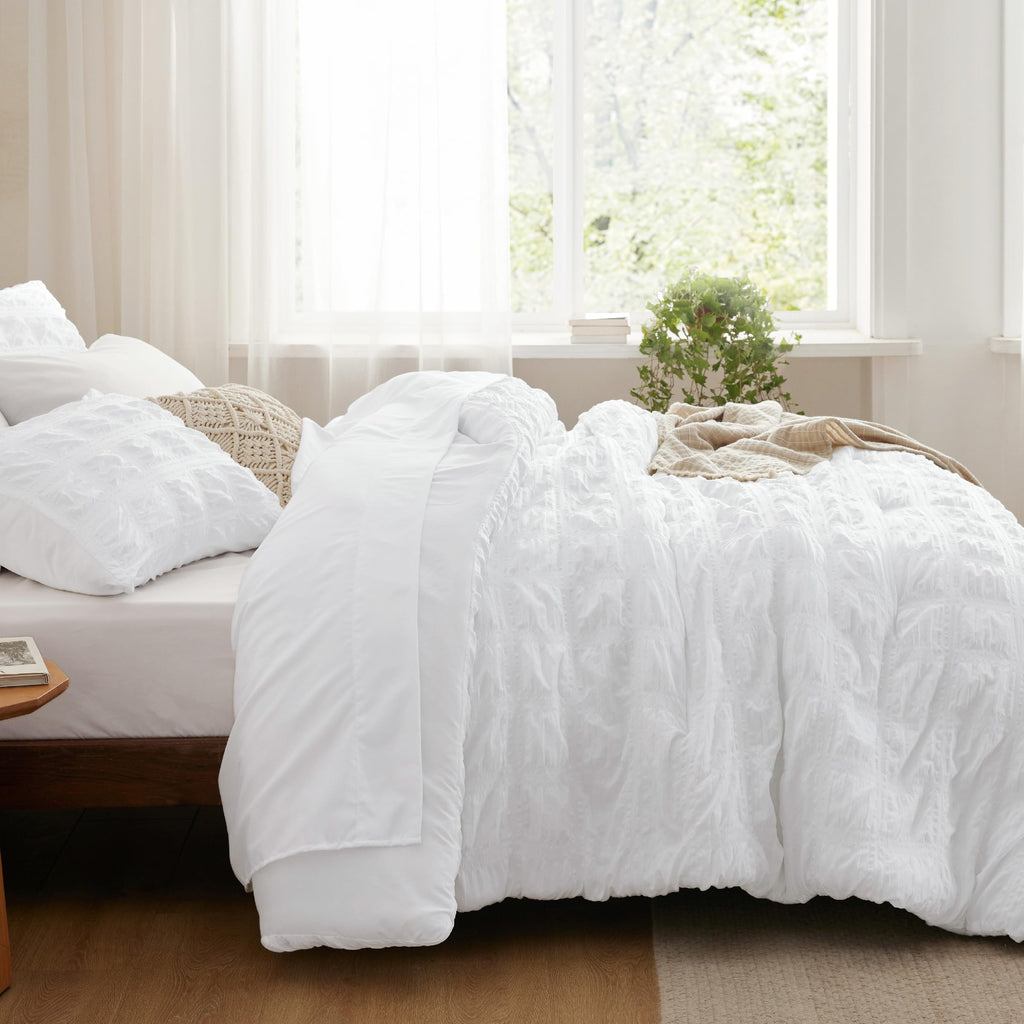 White Comforter Seersucker Bed in a Bag 7Pcs Soft Lightweight