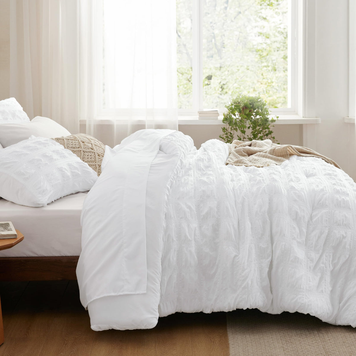 White Comforter Seersucker Bed in a Bag 7Pcs Soft Lightweight