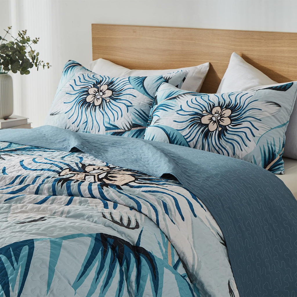 Quilt Bedding Set, White Green Botanical Pattern Light Blue Quilt Set, 3 Piece Lightweight Soft Summer