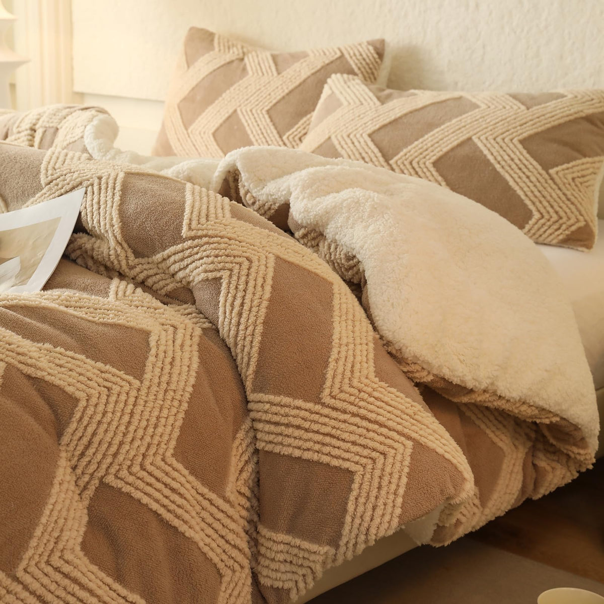 Tufted Boho Comforter Set Queen - Beige Fluffy Sherpa Bedding Set, Soft Fuzzy Jacquard Quilt Set, 3 Pieces Cozy Bed
