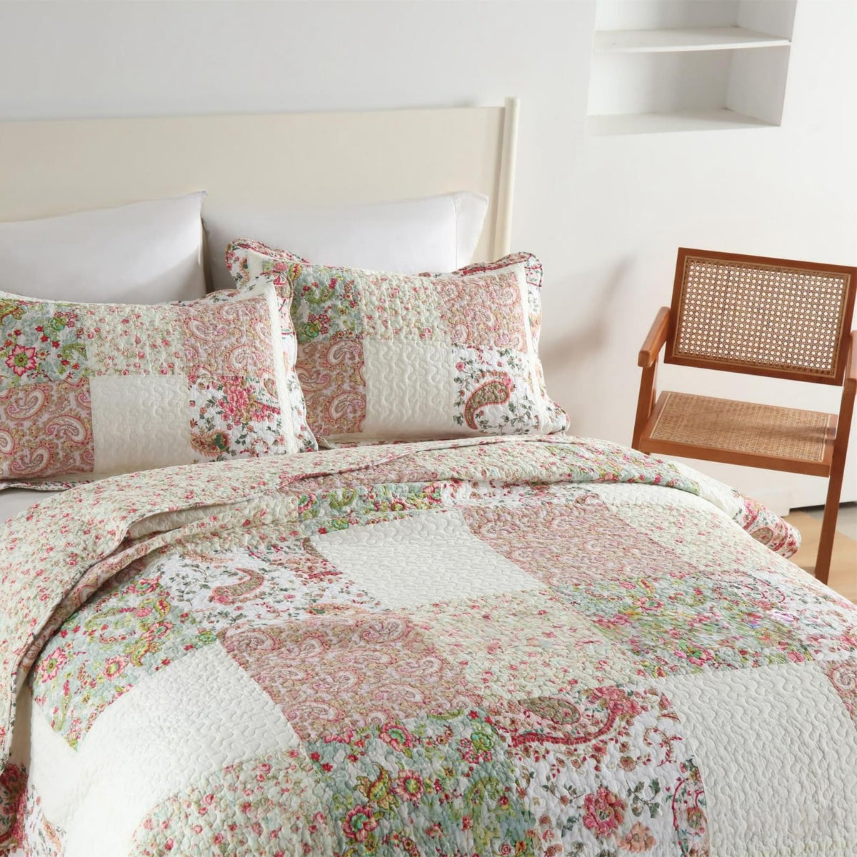 3 Pcs Cotton Paisley Patchwork Quilted Bedding Set Vintage Shabby Chic Botanical Rose Quilted Bedspread with Ruffle