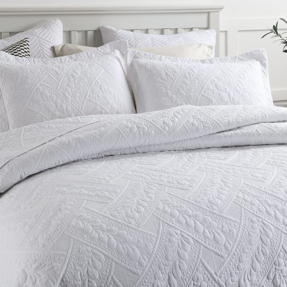 White Quilt Set Cotton Matelasse Coverlet Set Luxury Quilted Comforter Set Lightweight Fall Bedspreads