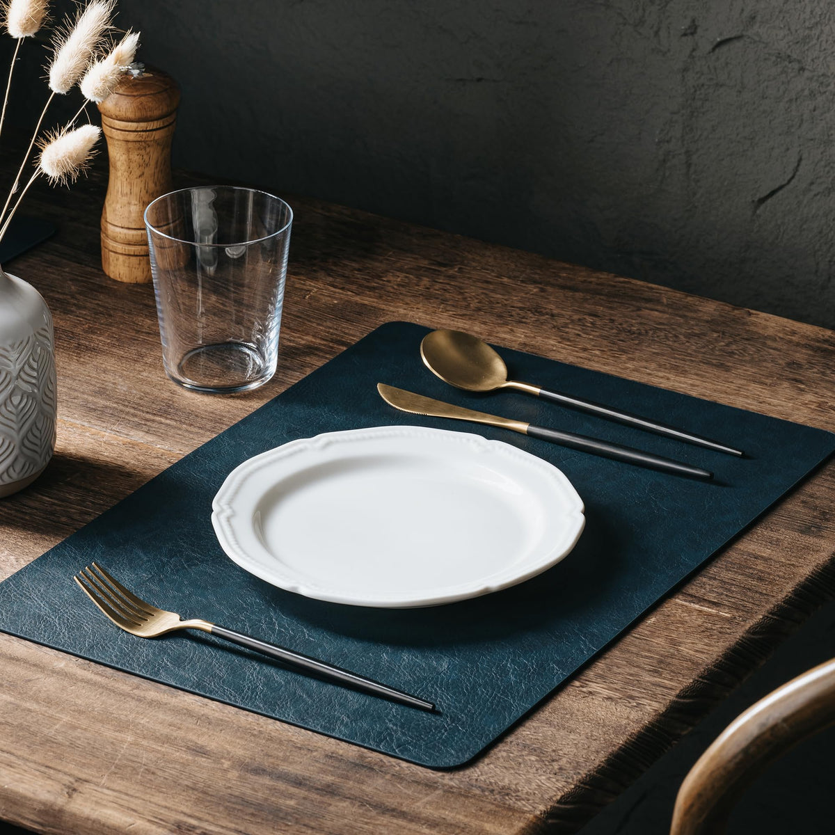 Placemats Set of 6, Reversible Dual-Color Faux Leather Place Mats