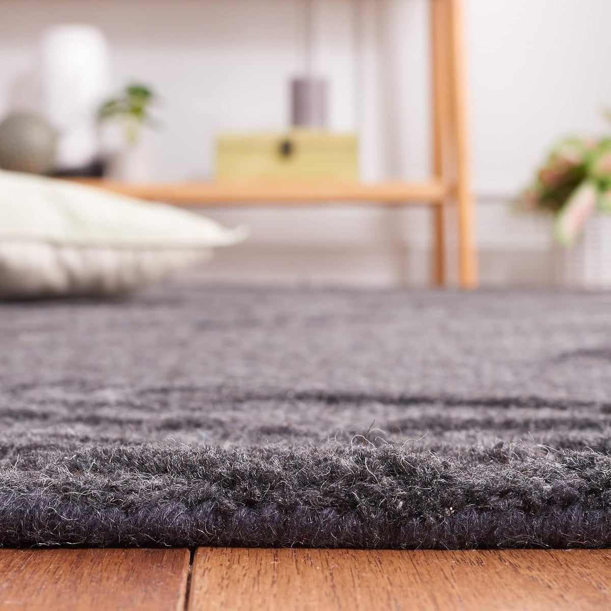 Area Rug - Jardin Collection - Large - Black, Handmade Wool, Ideal, Dining Space (JAR732H)