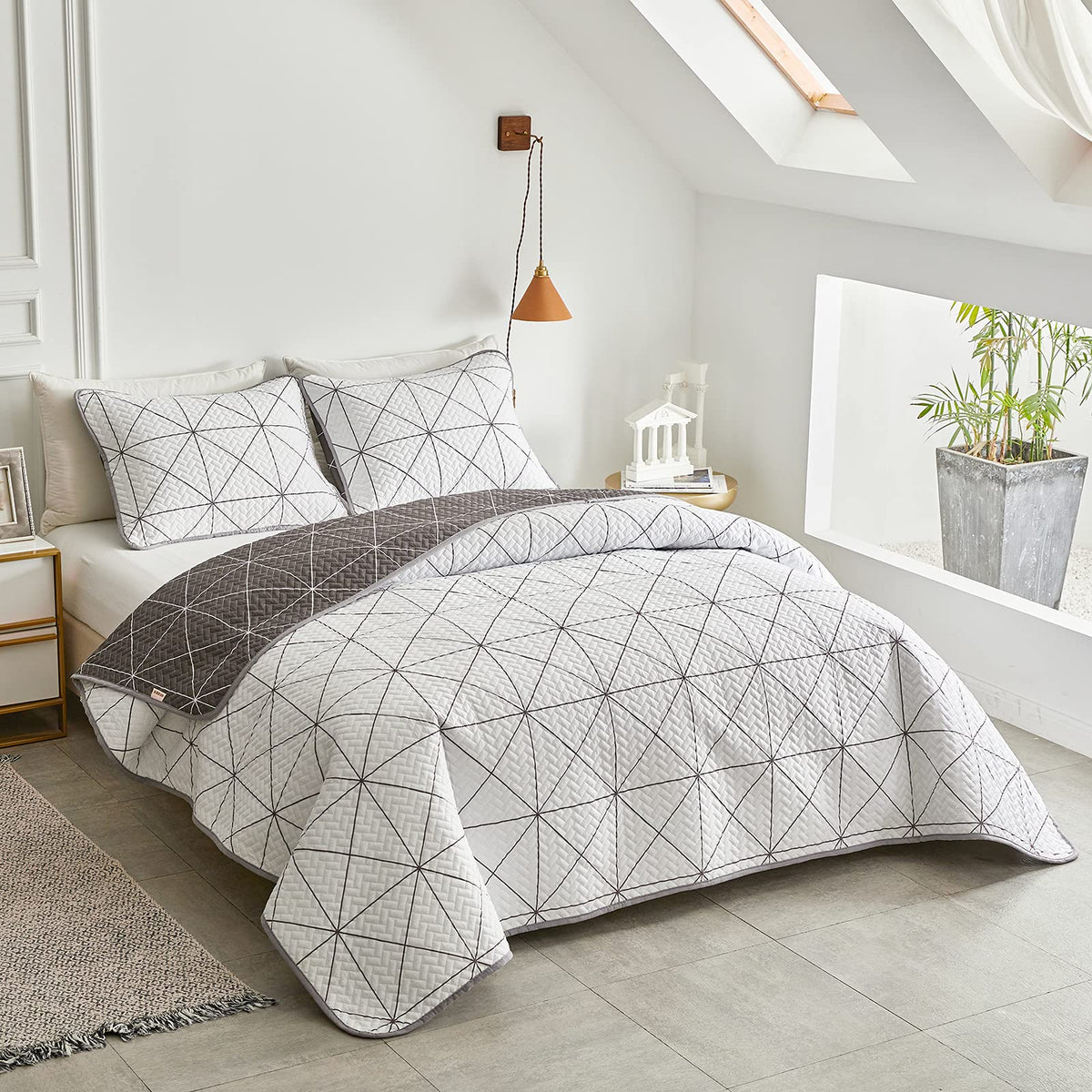 3 Pieces Reversible Quilt Set Plaid White & Brown 102x88 Soft Microfiber Lightweight Coverlet Bedspread