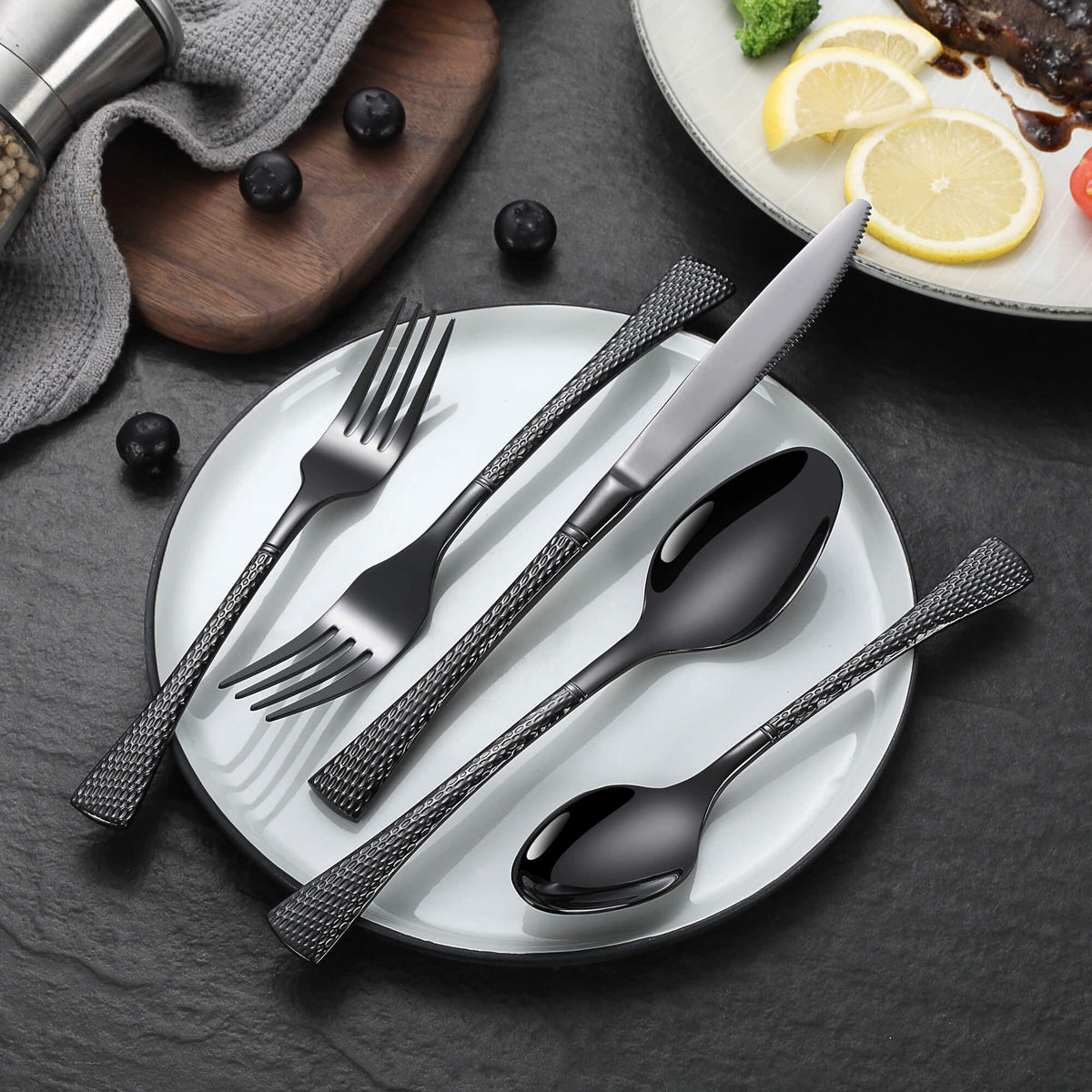 Hammered Black Silverware Set,20 Piece Modern Flatware Set Service for 4,Mirror Polished Stainless Steel Cutlery Set
