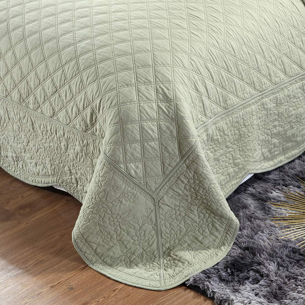 100% Cotton Floral Embroidered Quilt Set 3-Piece Oversize Reversible Diamond Pattern Quilted Bedspread
