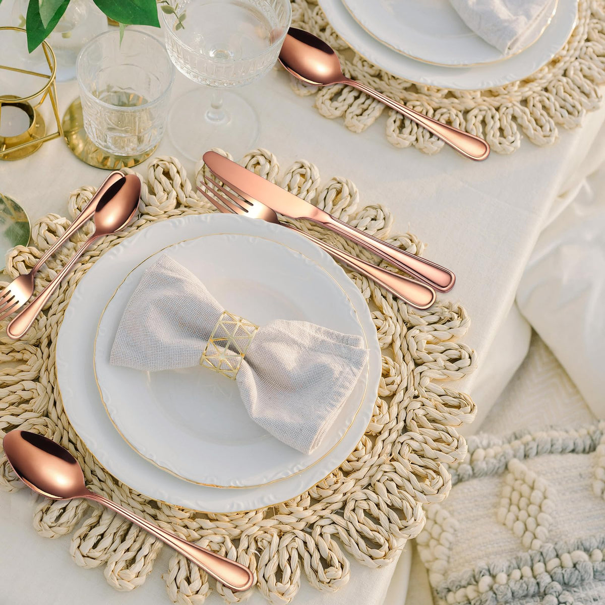 20 Pieces Rose Gold Flatware Set for 4 Person Luxury Stainless Steel Cutlery Forks Knives Spoons Modern Eating
