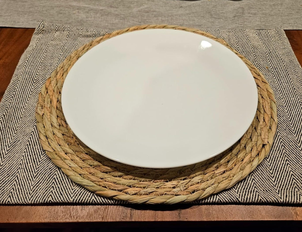 13 in Round Woven Placemats Plate Chargers Set of 4, Boho Farmhouse Rustic Woven Place Mats for Dining Table Decor