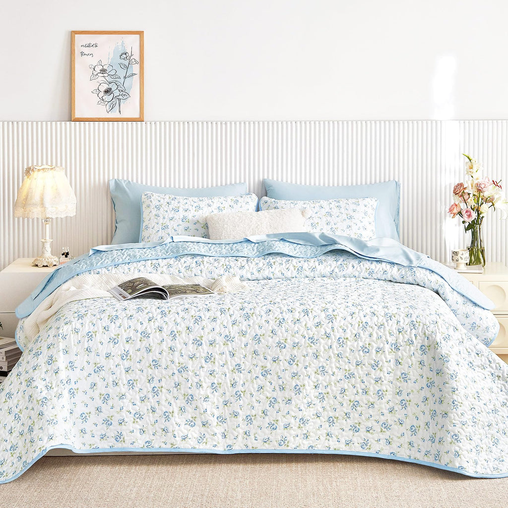 Floral Quilt Set, White Blue
