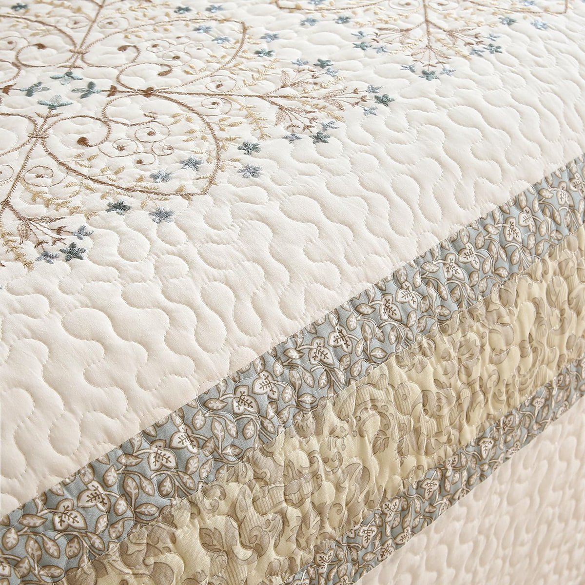 Elegant Embroidered Quilt Set Farmhouse Patchwork Oversized Reversible Bedspread Coverlet 3 Piece Cotton