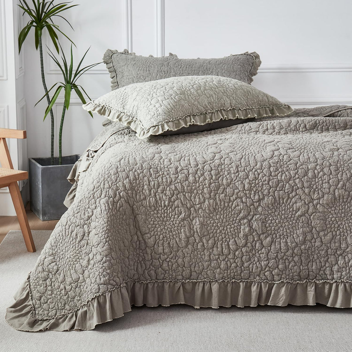 Tan Taupe Crinkled Ruffled Quilt Set 3pcs 80''x90''