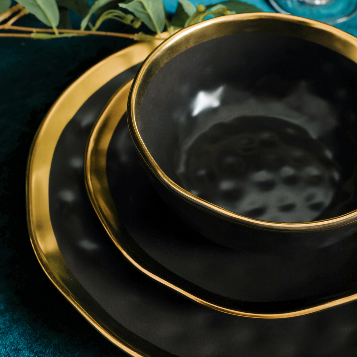 Lain Florian Modern Porcelain 16 Piece Dinnerware Set, Plates and Bowls Set, Dish set for 4, Black And Golden Rim