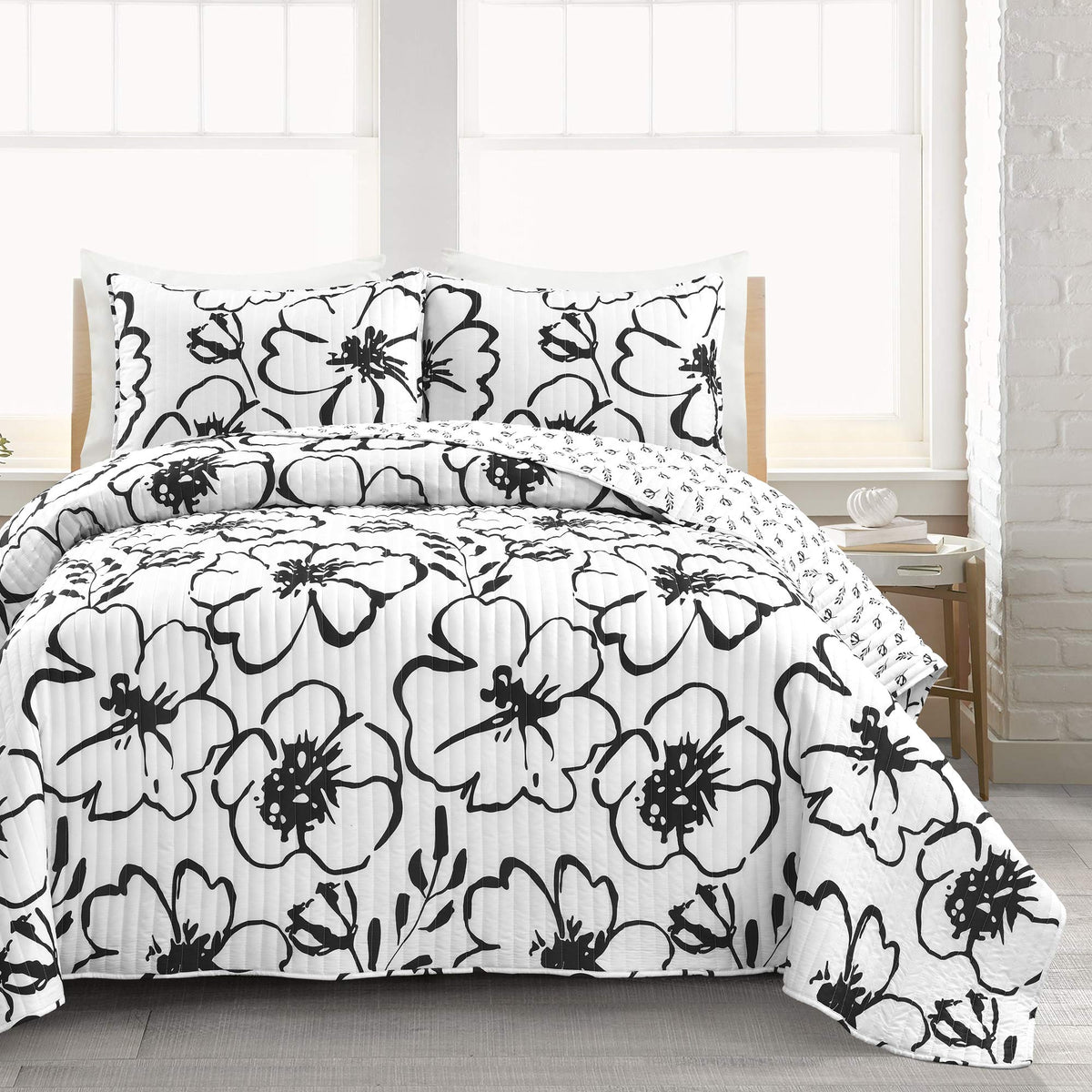 Scandinavian Floral Quilt Reversible 3 Piece Set Black & White - Floral Bedding Set Quilt - White
